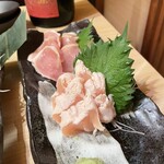 遊山 - 鶏刺し、鶏のたたき。美味し。