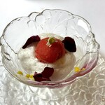 Ristorante IL PRINCIPE - ◆初春のパルフェ 奈良の古都華いちごとバジルジュレの取り合わせが新鮮。グラニータの清涼感、ココナッツミルクの泡、青大豆きな粉のクロッカンテ…それぞれの食感が重なり合い、みかんの皮の香りが最後の一匙を爽やかに演出してくれます。