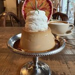 カフェ こぼれび - 『平飼い卵の紅茶プリン¥715』 『Cafe Latte¥715』