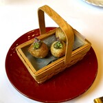 Ristorante IL PRINCIPE - ◆4月のコッコリ 駿河湾の生桜海老と蕗の薹の香りがたまらない手食スタイルのパン代わり。中にしのばせたオリーブとケッパーの塩味が桜海老の甘みを引き立て、季節感満点の仕上がりです。