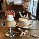 カフェ こぼれび - 『平飼い卵の紅茶プリン¥715』 『Cafe Latte¥715』