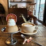 カフェ こぼれび - 『平飼い卵の紅茶プリン¥715』 『Cafe Latte¥715』