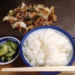 滝川ホルモン店 - 2014.8.8(金)17時　お薦め　ホルモン700円+かしわ親半分240円+白飯大250円=1190円