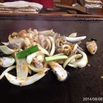 滝川ホルモン店 - 2014.8.8(金)17時　お薦め　ホルモン700円+かしわ親半分240円+白飯大250円=1190円