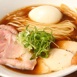 四種類の出汁を駆使したこだわりのスープ！
