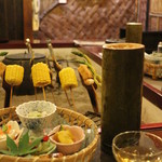 本家伴久 - 囲炉裏を前にキンキン冷え冷えの竹ビールが美味い！(2014.Aug)