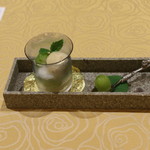 トゥ・ラ・ジョア - シャインマスカットの水饅頭　(2014/08)