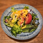 サクラグリル - いったい何種類の野菜が入っているのだろう……山菜やアイスプラントなども入っています