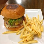 シェイクツリー バーガー＆バー - アボカドチーズバーガー