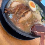 らーめんかいすい 中郷店 - 醤油系スープがしっかり効いて美味しいです。