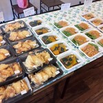 手作り惣菜の店　まっちゃんキッチン - オープン直後に並んでいる惣菜