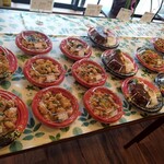 手作り惣菜の店　まっちゃんキッチン - オープン直後に並んでいる丼