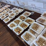 手作り惣菜の店　まっちゃんキッチン - オープン直後に並んでいる惣菜