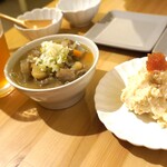 SIBLINGS - ママの煮込み・650円　　明太子とらっきょのポテサラ・650円