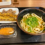 湯田製麺 - かけうどん 530円、いなり 90円、皮付きごぼう 160円、とり黒ブラックペッパー 180円