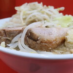 ラーメン二郎  - 豚の厚み