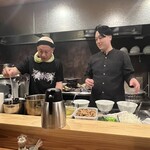 めん 呼白 - 袖岡さん(らぁ麺とうひち)…左　山本くん(めん呼白)…右