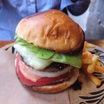 NEO TOKYO - アボカドチーズバーガー（1500円）