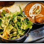 インドカレー ハルディ - サラダにバターチキン♫