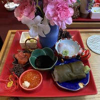 日本を食す 引算 - 鯛の昆布締め、いくら、クリームチーズなど