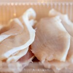 とりさし梅松 - 料理写真:2025.4 種鶏ムネたたき（450円）