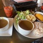 カレーバー・ガク - カレーランチプレート（two）（トマトジュース）