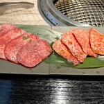 焼肉 千味庭  - サービス牛タンと和牛カルビの合い盛り