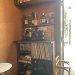 カレーバー・ガク - 店内の様子（入口付近）