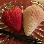 今 - 宮崎産の苺、白い方が甘い❗️