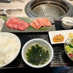 焼肉 千味庭  - サービス牛タンと和牛カルビの合い盛りランチ（¥1,500税込）