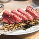 黒毛和牛ホルモン 大衆焼肉しんすけ - 竹箒と肉