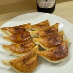 ギョーザ専門店 黒兵衛 - 餃子1人前8コ