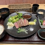 粋庵 - 本まぐろのレアステーキ御膳