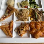 ガーデニア(ホテルマイステイズプレミア成田) - ビュッフェ料理　海老フリッターのチリソース他