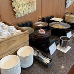 ガーデニア(ホテルマイステイズプレミア成田) - ジャンバラヤ　カレー　奥は、イカシュウマイ