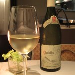 ルパン ミュラ - 料理に合わせた白ワインは「Appellation Chablis Controlee」です。
