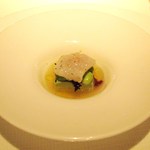 ルパン ミュラ - 新潟産茶豆と薄皮を使ったブランマンジェ、スダチを合わせたコンソメに浮かべ、淡路産鱧をトッピングした料理です。