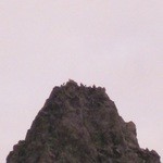 ヒュッテ大槍 - 槍の穂先に大勢の人が