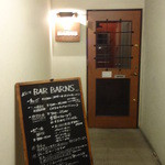 バー・バーンズ - 地下１階の入口