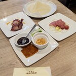 横浜大飯店 - 窯焼きチャーシュー、台湾ソーセージ、北京ダック