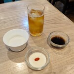 横浜大飯店 - 杏仁プリン、コーヒーゼリー、タピオカ入りココナッツミルク 、アイスウーロン茶