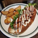 CHILLAX BURGERS&WINE - チリドッグ