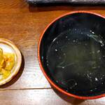 ff - ワカメのお吸い物と香の物