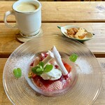 コミュニティカフェ みつせCUBE - クレメダンジュ いちごのスープ