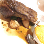 骨付き仔羊のロースト　仔羊のアッシパルマンティエ添え