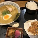壱屋 - 鶏塩白湯ラーメン唐揚げセット