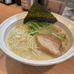 旋 - かみさんの塩ラーメン　写真撮る前に少し混ぜてしまった