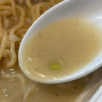 旋 - 濃厚な鶏白湯スープ