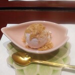 割烹 清風 - デザート：イチゴのアイスクリーム