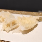 天ぷら 中村 - きす（らっきょう乗せはそのままで尻尾はお好みで）